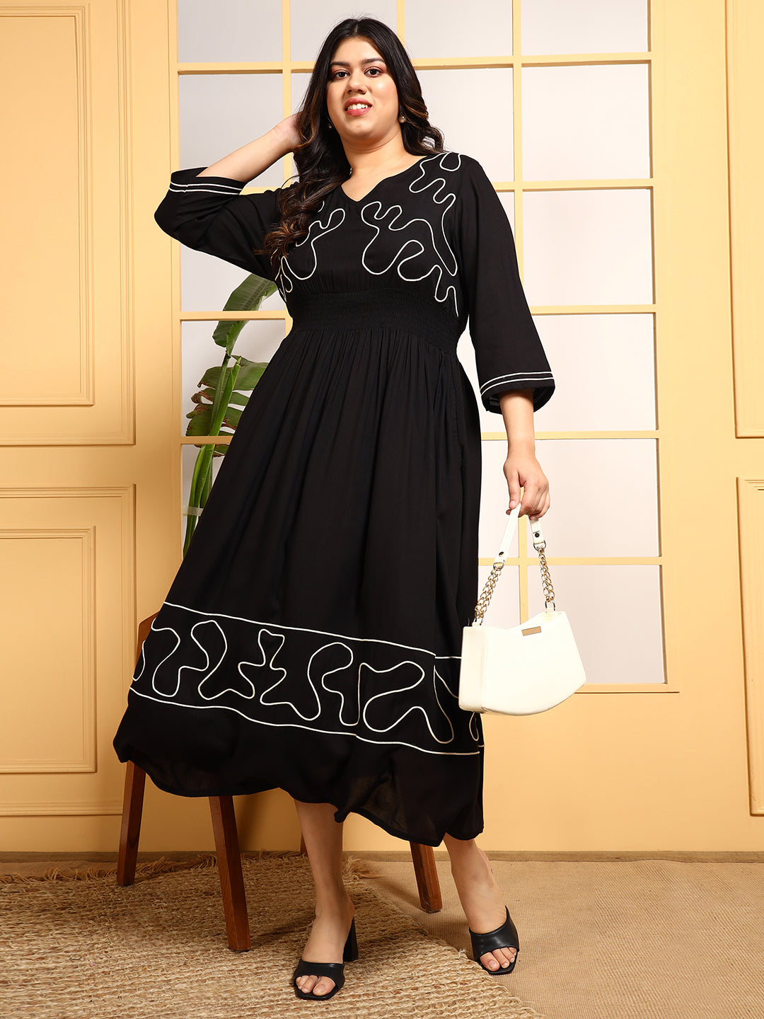 Black V-Neck Abstract Embroidered Women's Plus Size Maxi Dress Black V-Neck Abstract Embroidered Women's Plus Size Maxi Dress