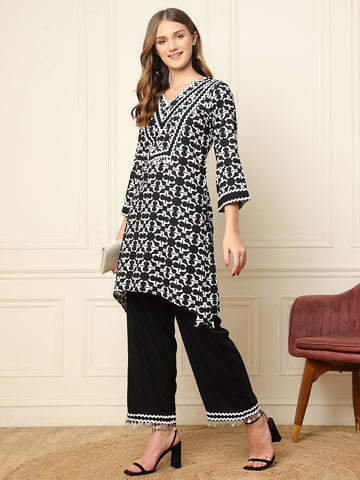 Black Geometric V-neck with Straight Sleeve Kurta with Palazzo Women Co-Ords Sets