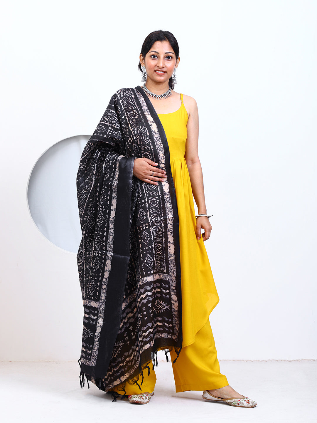 Women's Black Ethnic Print Silk Blend Dupatta